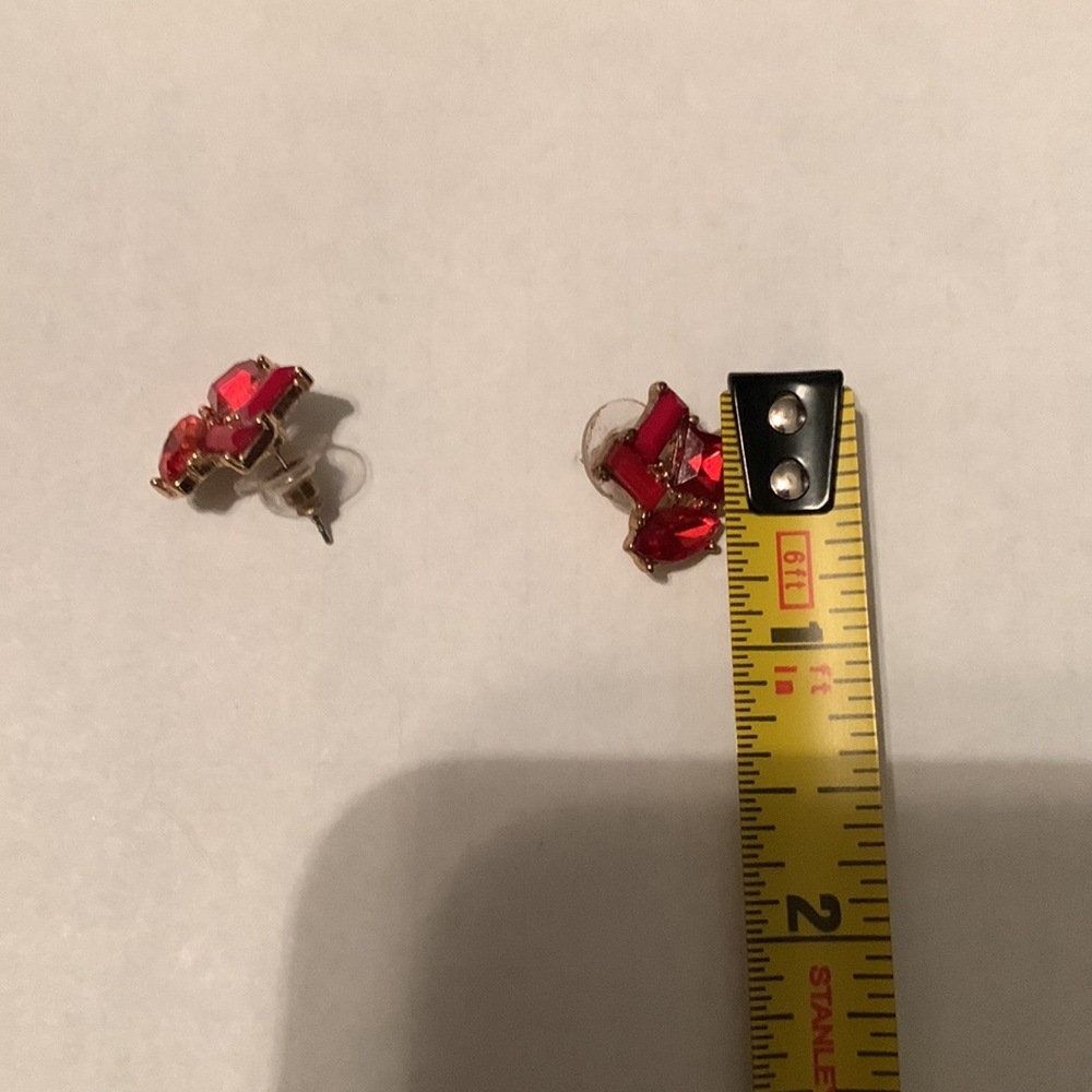 Never worn pretty red studs - Picture 5 of 5